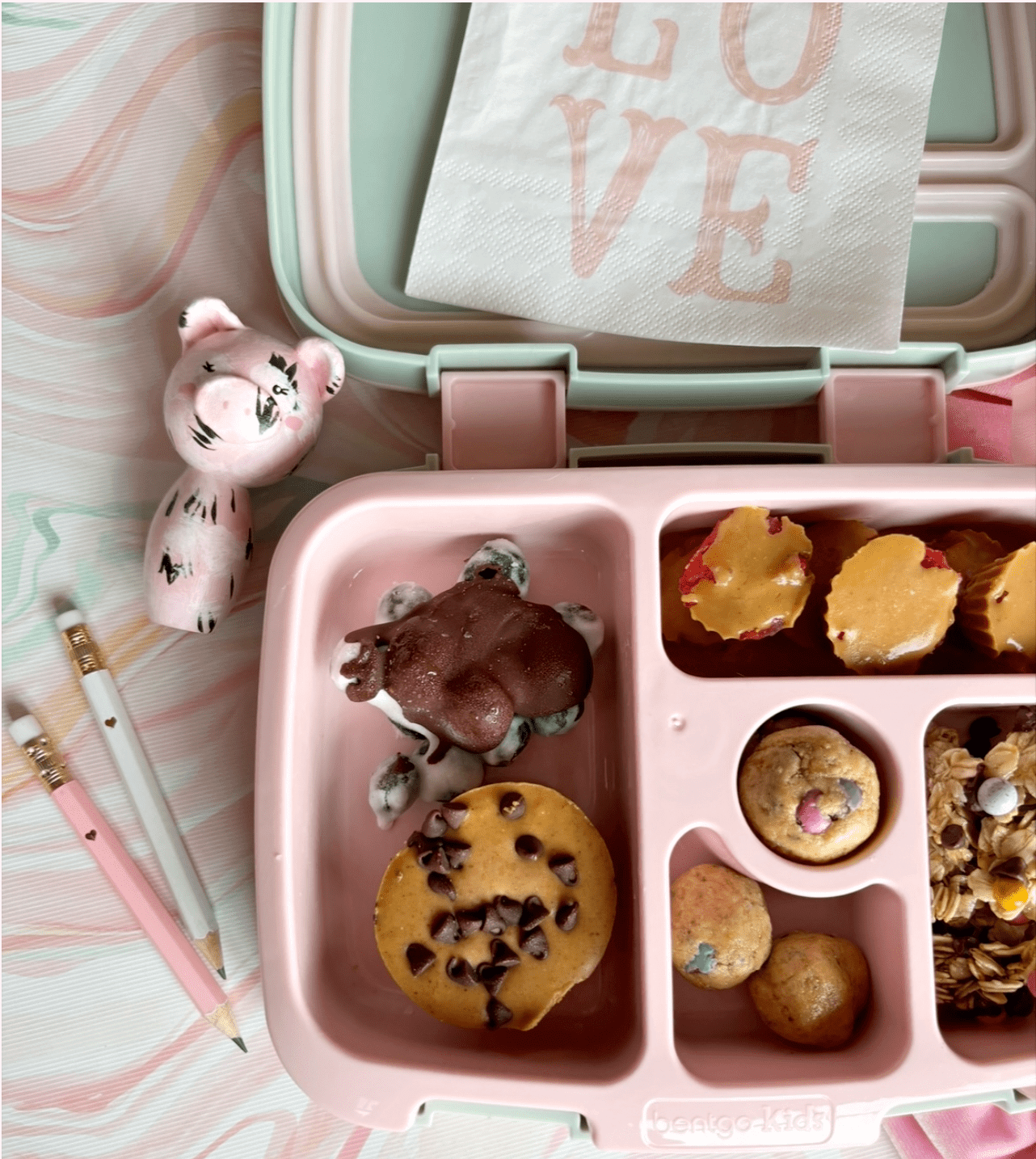 Protein snacks recipes in a colorful lunch box, featuring fun and healthy treats for kids.